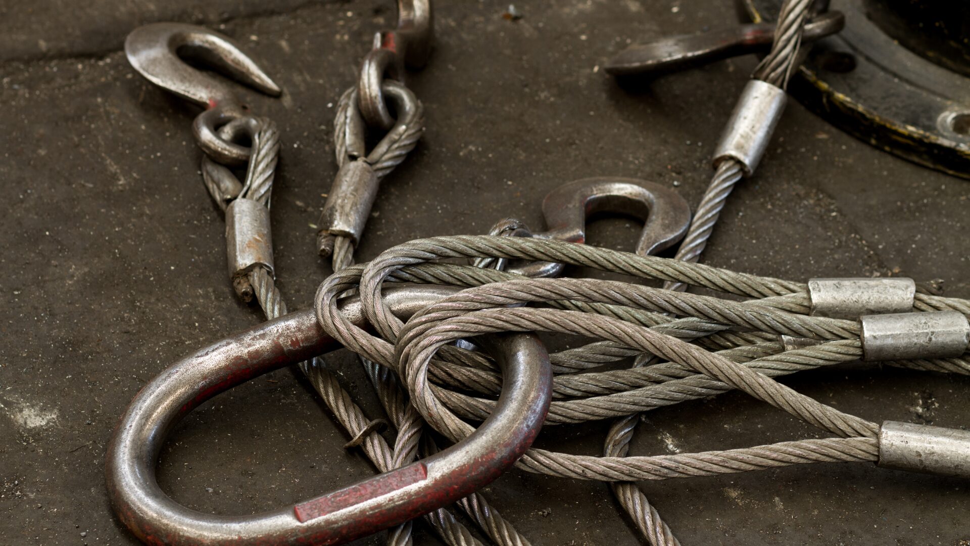 ワイヤーロープのJIS規格「E・G・A・B・T」種とは？強度・用途・選び方を解説のアイキャッチ画像です。