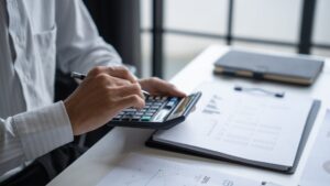 玉掛けワイヤーロープの安全荷重を解説｜計算方法・角度補正・点検基準についてのアイキャッチ画像です。