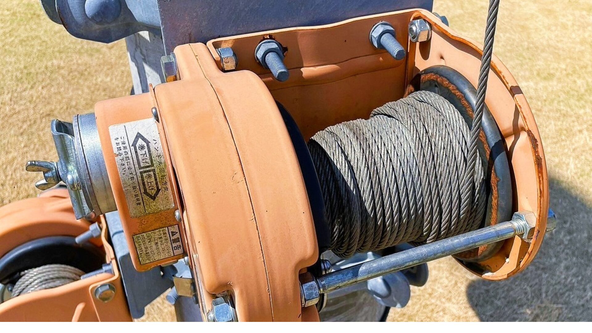 ワイヤーロープの正しい取り扱いと点検基準｜劣化・破断を防ぐ安全管理法のアイキャッチ画像です。