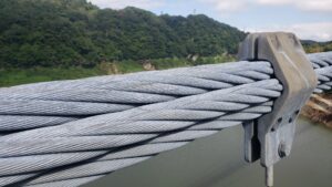 ワイヤーロープの種類と用途別選び方ガイド｜材質・構造・安全率の基準を解説のアイキャッチ画像です。