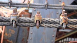 ワイヤーロープ荷重表の見方と使いこなし術｜ 破断荷重と安全荷重を解説のアイキャッチ画像です。