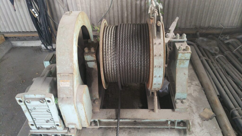 玉掛けワイヤーロープ選定ガイド｜初心者でも数値で判断できる手順とツール紹介のアイキャッチ画像です。