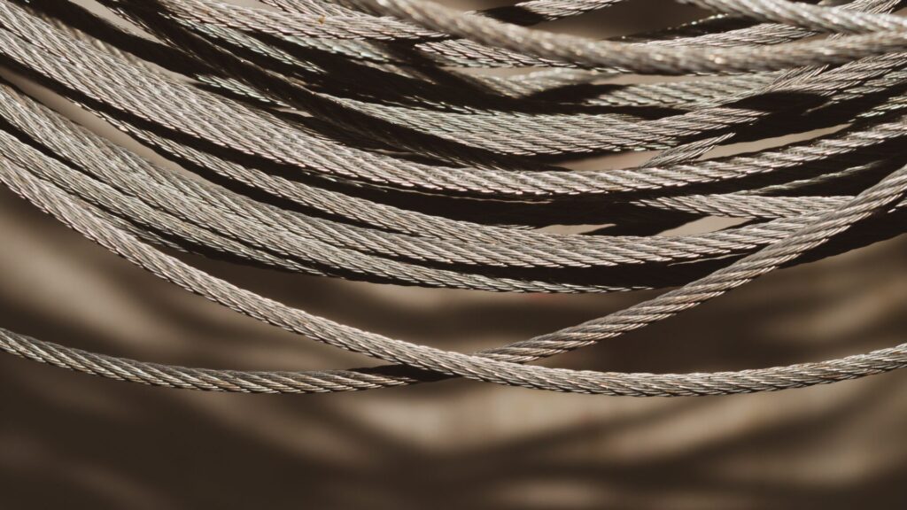 -迅速対応！緊急現場に間に合うワイヤーロープ購入ガイドのアイキャッチ画像です。