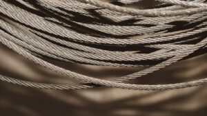 -迅速対応！緊急現場に間に合うワイヤーロープ購入ガイドのアイキャッチ画像です。