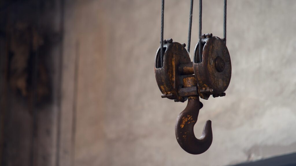 玉掛けワイヤーロープの荷重表ガイド｜サイズ別・吊り角度別の安のアイキャッチ画像です。全荷重を解説