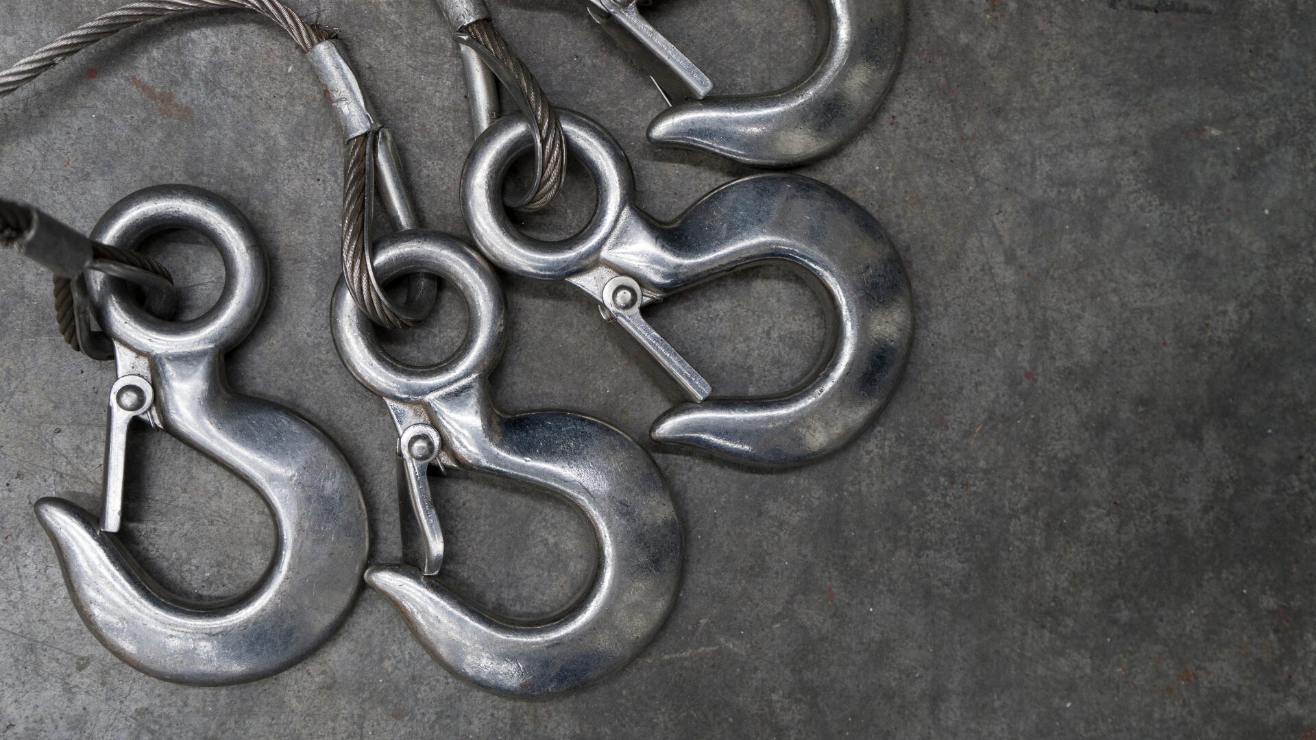 玉掛け専用ワイヤースリングの選び方と使い方完全ガイドのアイキャッチ画像です。